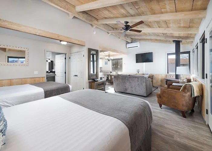 Sky Ranch Lodge